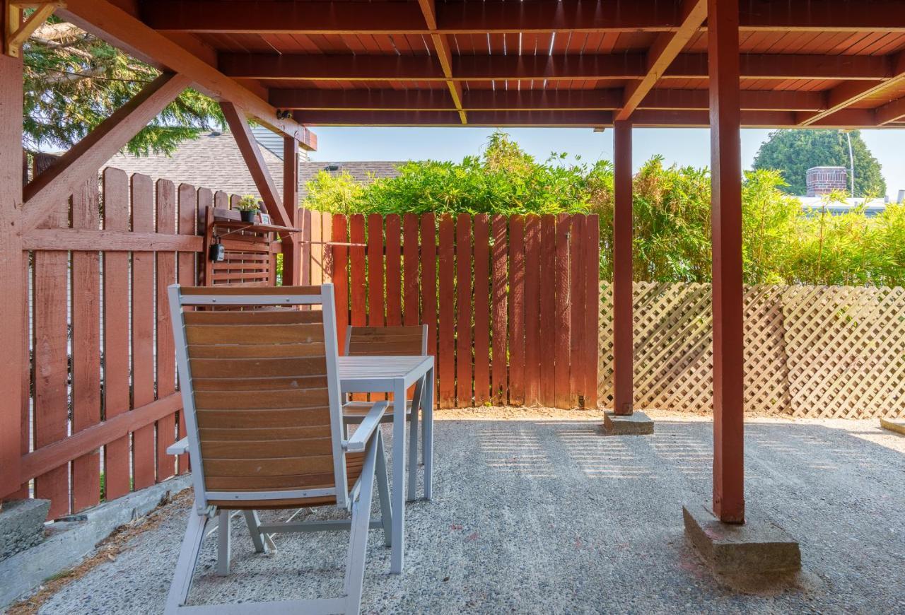 Sunrise On Lake Washington Villa Seattle Exterior photo