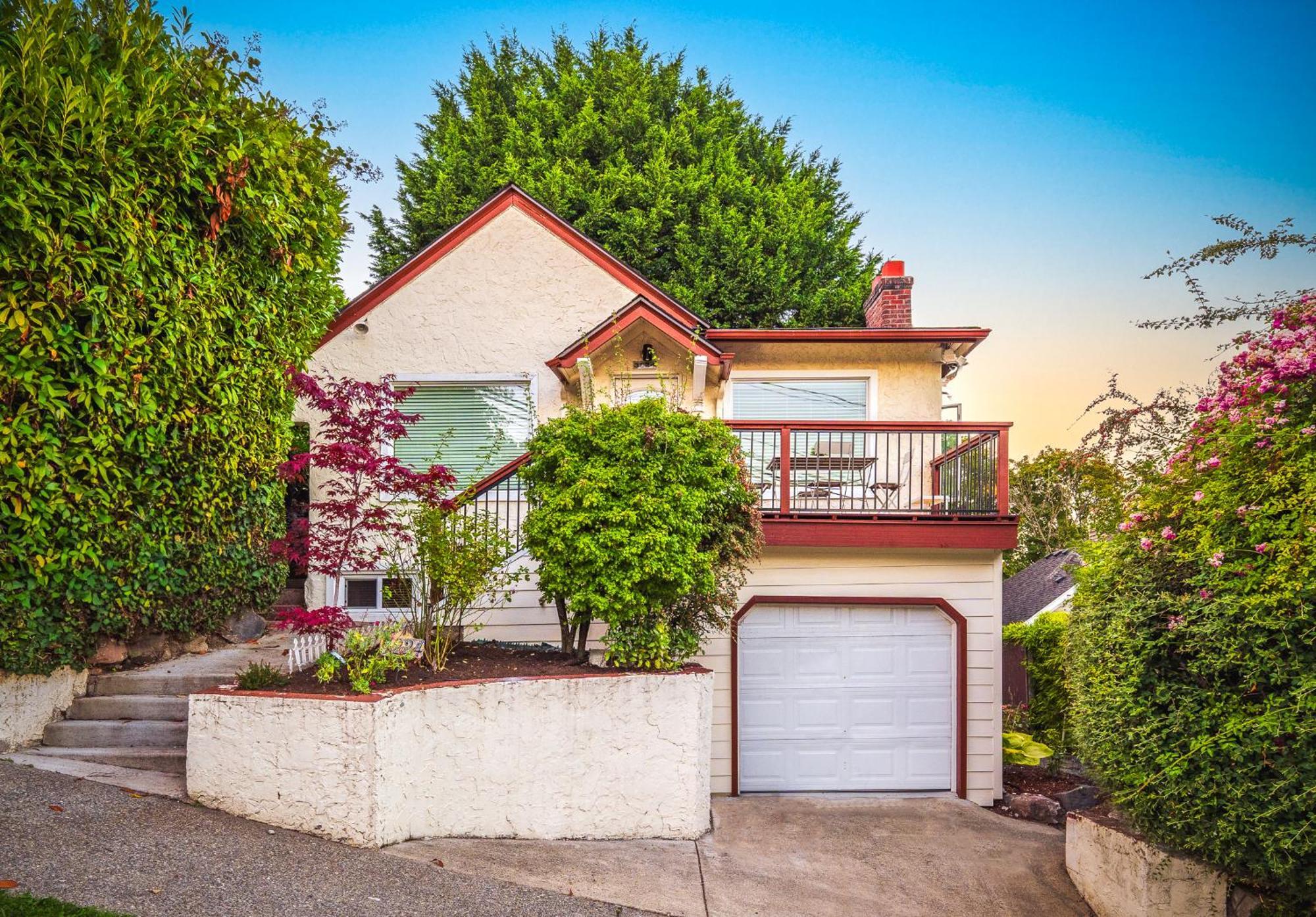 Sunrise On Lake Washington Villa Seattle Exterior photo